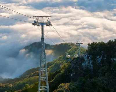 轿顶山7D玻璃桥开业迎客 索道设计，惊险刺激尽在其中